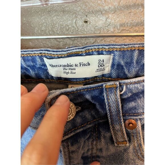 Abercrombie and Fitch High Rise Mom Jeans Size 24 - Picture 2 of 5